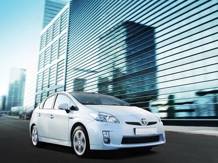 Toyota отзывает по всему миру свои гибриды