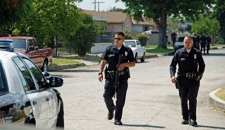 В США офицер полиции выпустил 15 пуль в лобовое стекло