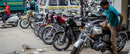 Индия на пути в чистое будущее: в стране могут запретить мотоциклы на ДВС в 2025 году