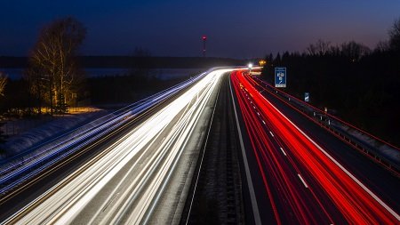 По каким дорогам разрешат гонять по 150 километров в час?