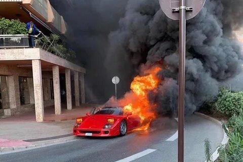 Эксклюзивный Ferrari сгорел по неизвестной причине (видео)