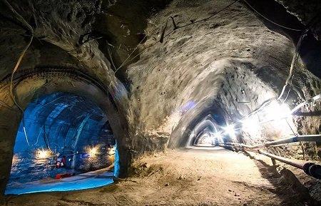 В России 30 лет строят подземный тоннель для машин