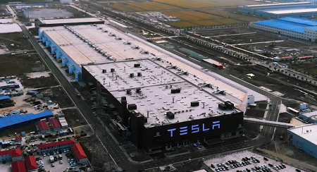 Tesla оказалась в центре скандала в Китае