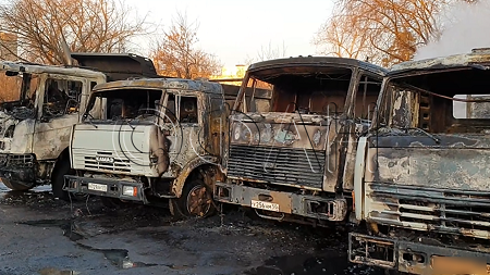 В Москве в промзоне сожгли 25 грузовиков