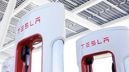 Tesla сделала зарядку бесплатной на своих станциях в европейских странах, пострадавших от наводнения