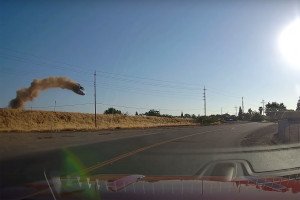 Видеорегистратор снял летающую Toyota Camry (видео)