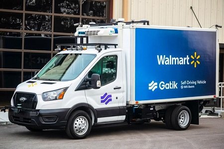 Walmart доставляет продукты на автономных грузовиках