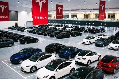Tesla поставила ультиматум клиентам, которые тянут с выкупом электрокаров