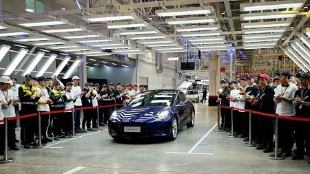 Tesla вложит еще 188 млн долларов в китайский завод