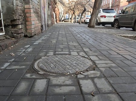 В Белоруссии водители такси воровали канализационные люки