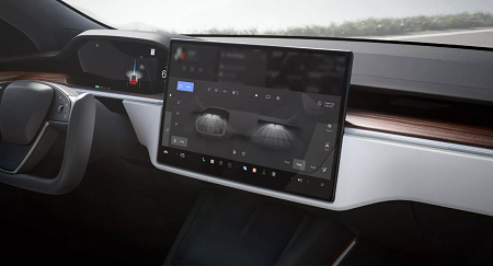 У электромобилей Tesla появился поворотный экран (Видео)