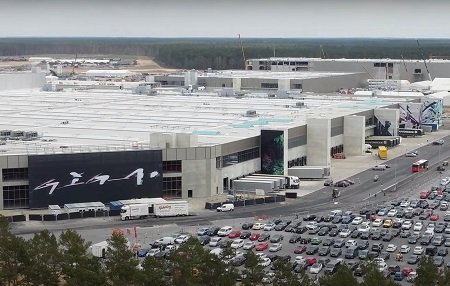 На заводе Tesla в Берлине предлагают слишком низкие зарплаты