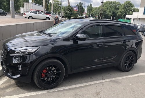 В России появилась Kia Sorento Black Edition