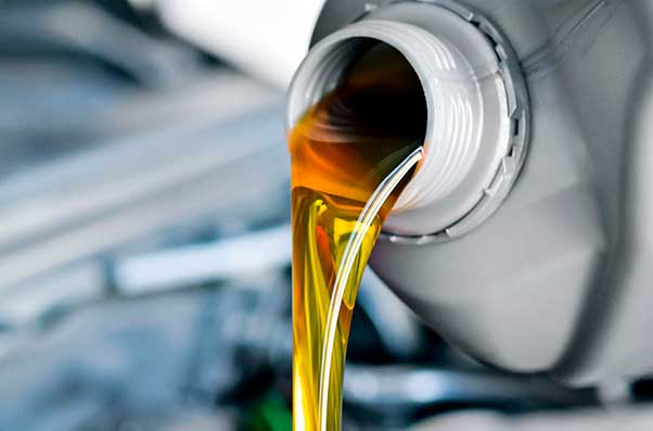 Эксперты назвали ошибки, которые допускают автомобилисты при замене масла