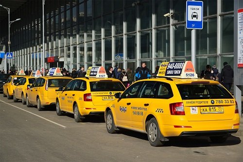 Сенатор Кутепов предложил ужесточить требования к локализации автомобилей для таксопарков